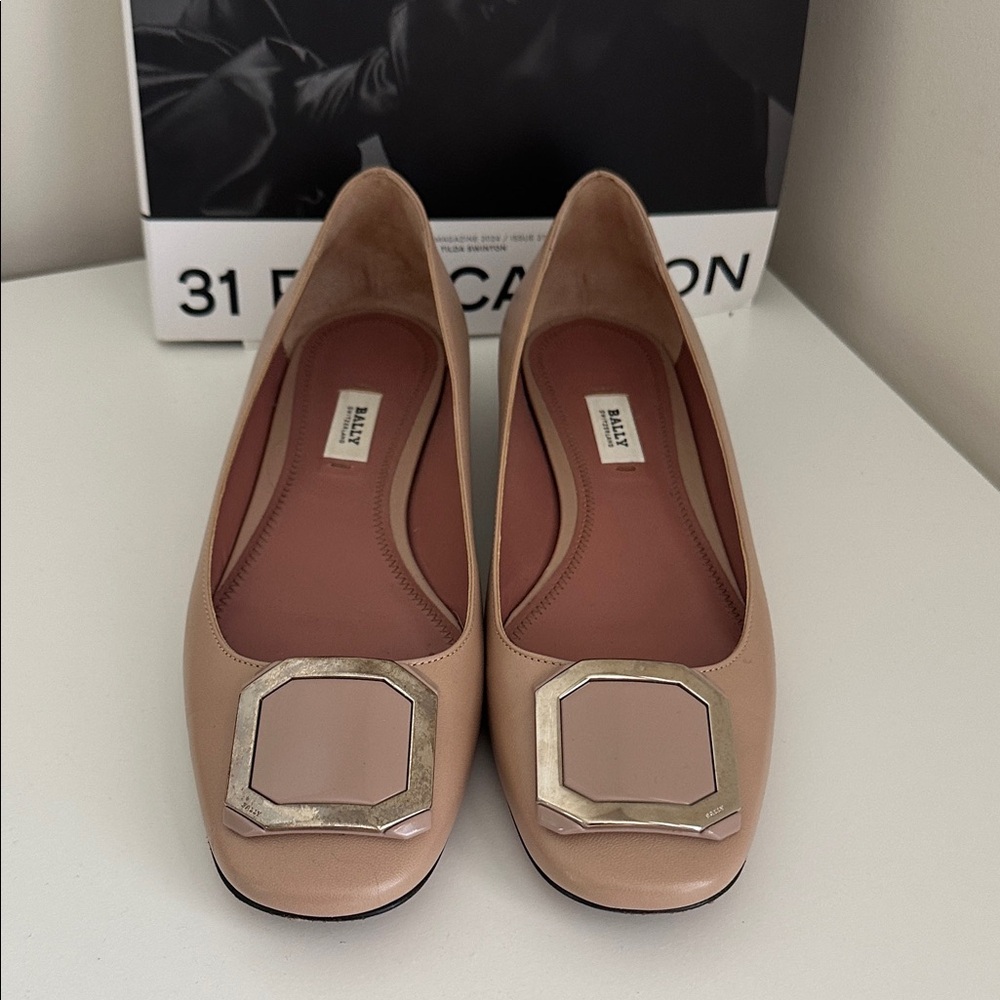 Bally Women's Nude Flats with Metallic Detail